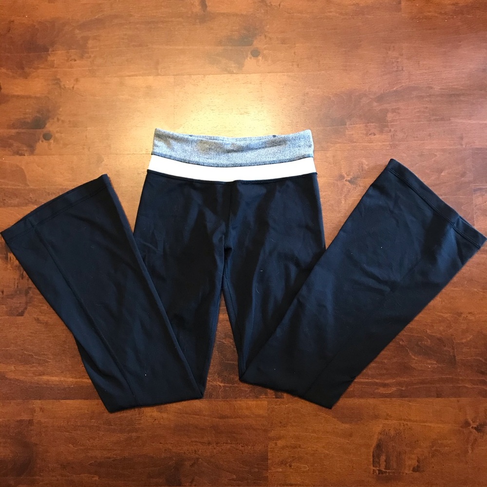 Lululemon flared leggings - Picture 3 of 5